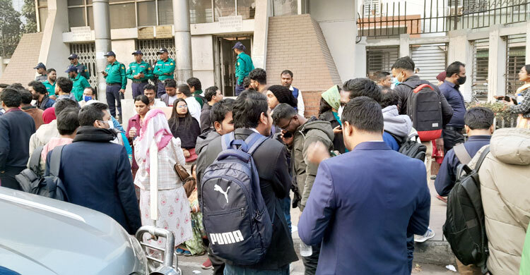 ৪৩তম বিসিএস: বাদ পড়া প্রার্থীরা আবেদন দিলেন সচিবের কাছে